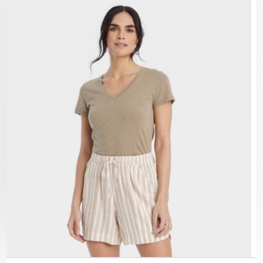 Women's Fitted Short Sleeve V-Neck T-Shirt - Universal Thread Brown Size M new